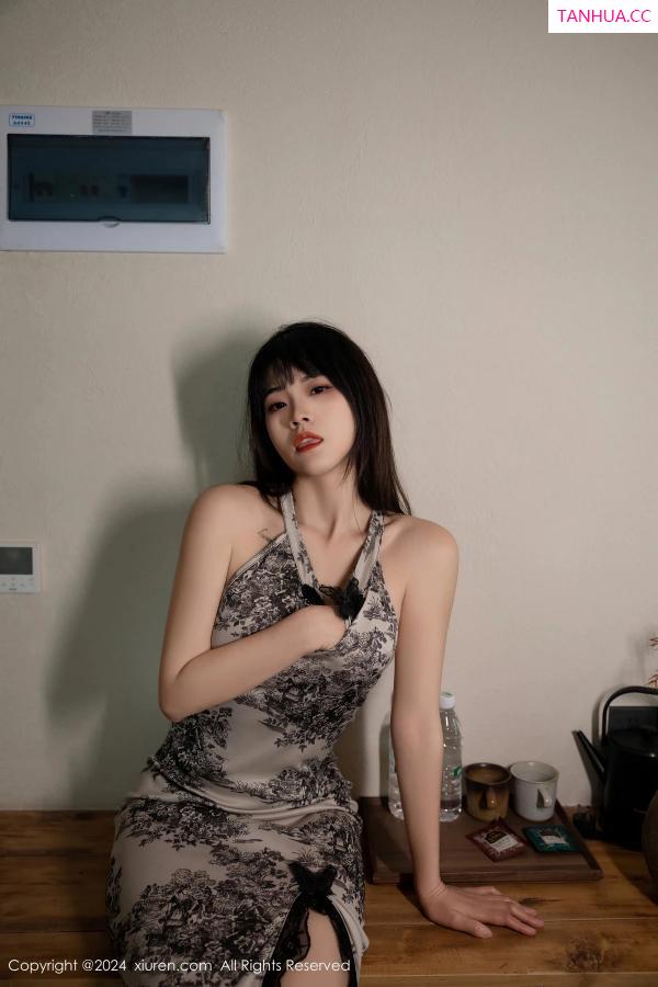   [XiuRen]高清写真图 2024.04.23 No.8434 唐安诺 性感美腿第12张图片